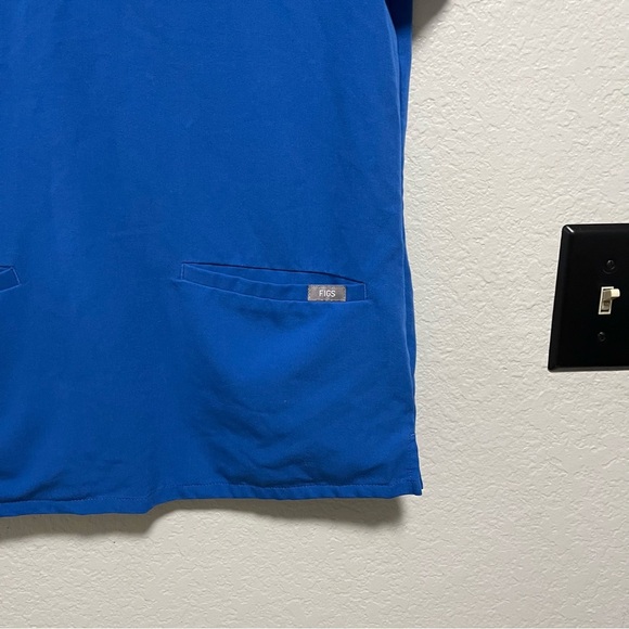 Figs Winning Blue Casma 3 Pocket Vneck Scrub Top Technical Collection  XS - Picture 3 of 7